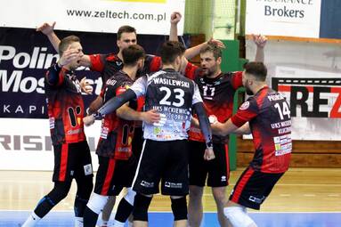 Niedziela z KRISPOL 1. Ligą Mężczyzn: Mickiewicz Kluczbork - KFC Gwardia Wrocław 0:3