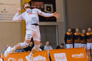 Mateusz Jóźwik przyjmującym AZS AGH Kraków