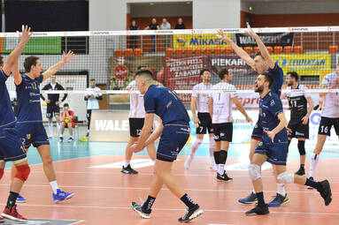 Czwartek z KRISPOL 1. Ligą Mężczyzn: BBTS Bielsko-Biała - ZAKSA Strzelce Opolskie 2:3