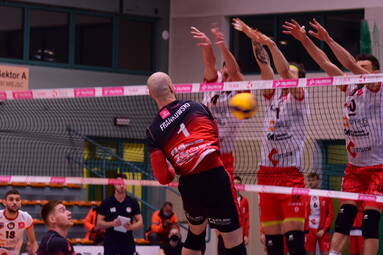 Sobota z TAURON 1. Ligą: Mickiewicz Kluczbork - KPS Siedlce 3:0