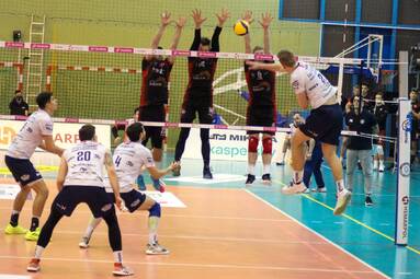 Sobota z TAURON 1. Ligą: Exact Systems Norwid Częstochowa - BAS Białystok 1:3