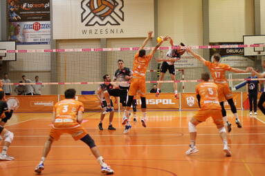 Sobota z TAURON 1. Ligą: KRISPOL Września - Mickiewicz Kluczbork 3:1