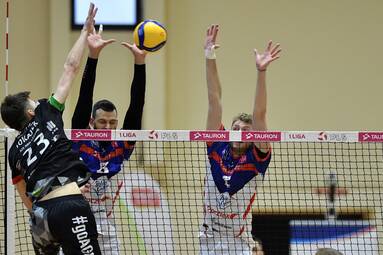 Sobota z TAURON 1. Ligą: Chemeko-System Gwardia Wrocław - AZS AGH Kraków 3:0 