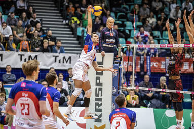 Niedziela z TAURON 1. Ligą: Chemeko-System Gwardia Wrocław - Mickiewicz Kluczbork 3:1