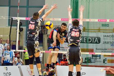 Sobota z TAURON 1. Ligą: Mickiewicz Kluczbork - MKS Będzin 1:3