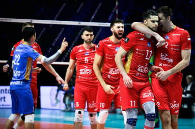 Wielka bitwa w polskim starciu w finale Ligi Mistrzów. Grupa Azoty ZAKSA wygrywa 3:2, sięga po raz trzeci z rzędu po Ligę Mistrzów! Co za wspaniały wieczór w Turynie!