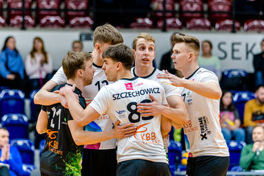 Środa z TAURON 1. Ligą: MCKiS Jaworzno - SMS PZPS Spała 2:3