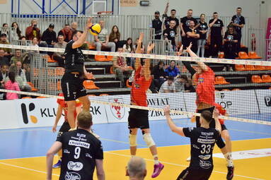 Niedziela z PLS 1. Ligą: KKS Mickiewicz Kluczbork - PIERROT Czarni Radom 3:2