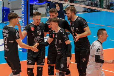 Wyrównane spotkanie w Nowej Soli. Goście KS Sparta Grodzisk Mazowiecki zanotowali pierwsze zwycięstwo w sezonie [ZDJĘCIA]