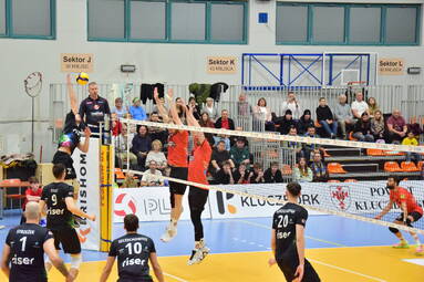 Sobota z PLS 1. Ligą: KKS Mickiewicz Kluczbork - MCKiS Jaworzno 3:0