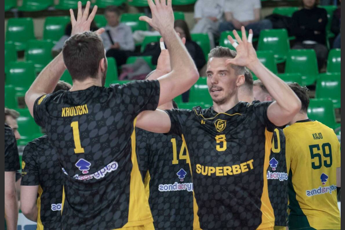 GKS Katowice po wygranym meczu w Bydgoszczy umacnia się w czołówce tabeli [ZDJĘCIA]