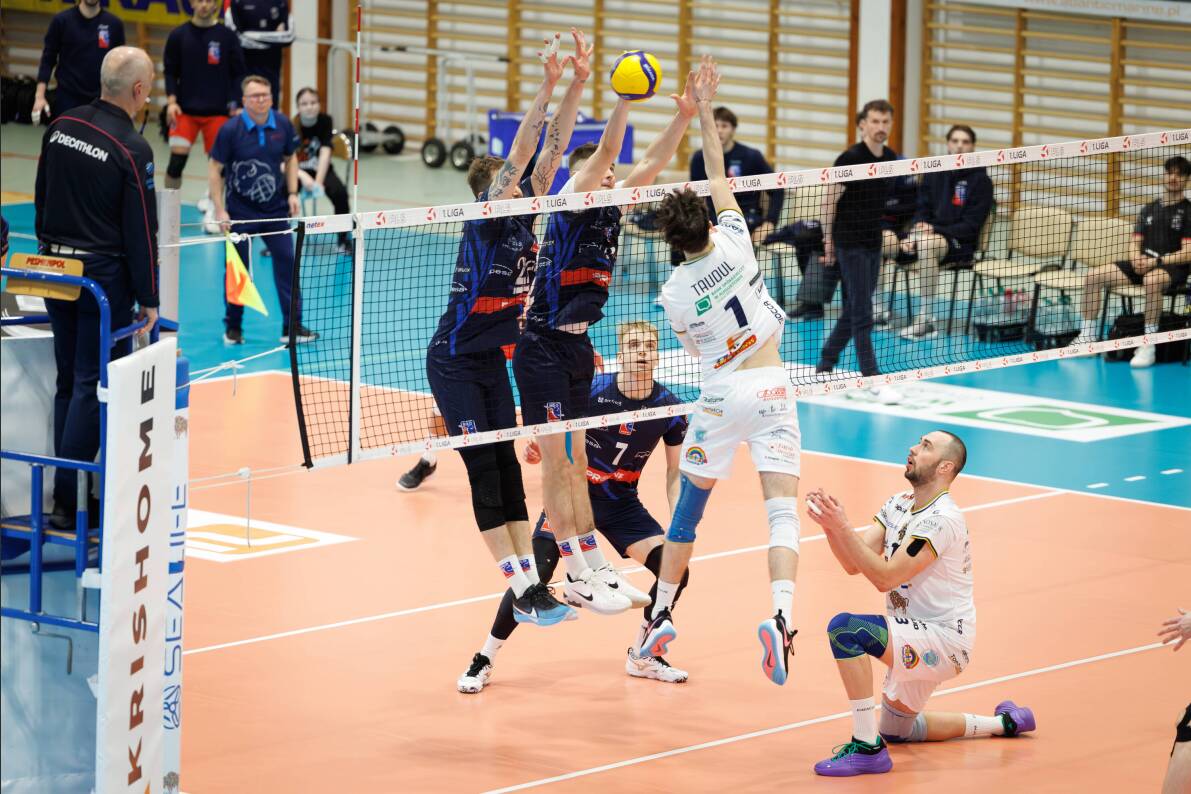 Wygrywając mecz w Augustowie Bydgoszczanie obronili się przed strefą spadkową [ZDJĘCIA]