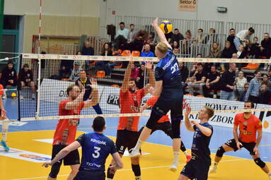 Środa z PLS 1. Ligą: KKS Mickiewicz Kluczbork - CUK Anioły Toruń 1:3