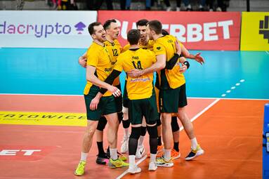 Lider kontra najmłodsza drużyna ligi