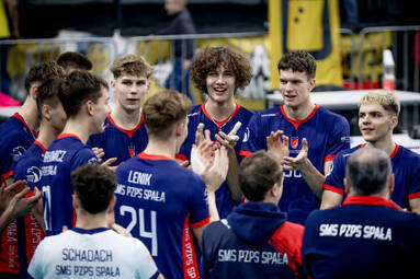 PIERROT Czarni Radom na zaciągniętym hamulcu