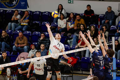 Środa z PLS 1. Ligą: MCKiS Jaworzno - BKS Bydgoszcz 3:0