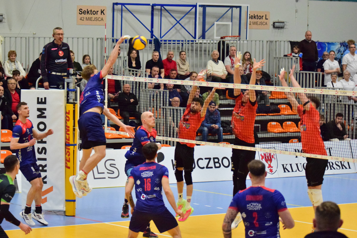 KKS MICKIEWICZ Kluczbork wygrywa z  Nowak-Mostami MKS Będzin [ZDJĘCIA]